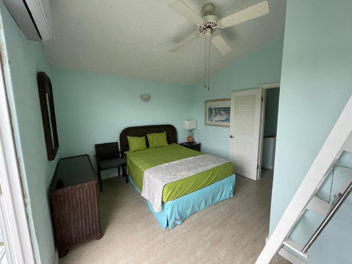 Sunny Villa In The Marina - Excellent Water Views Jolly Harbour エクステリア 写真