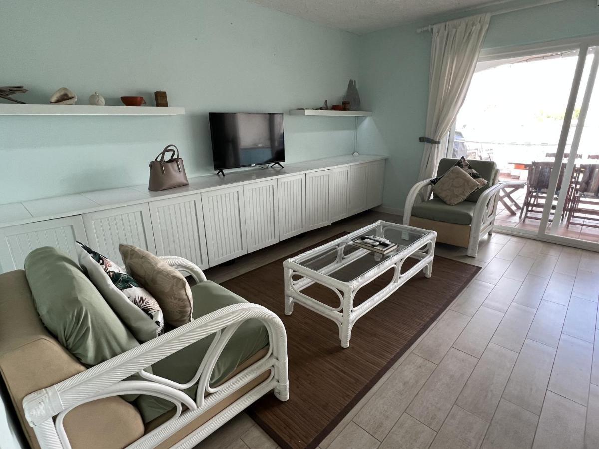 Sunny Villa In The Marina - Excellent Water Views Jolly Harbour エクステリア 写真